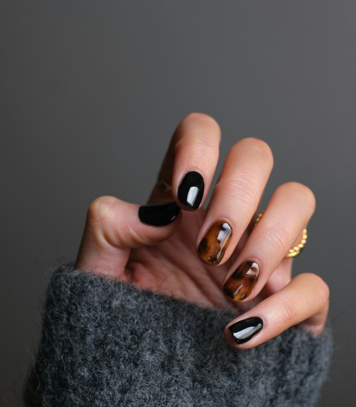 Unhas feitas por uma nail designer